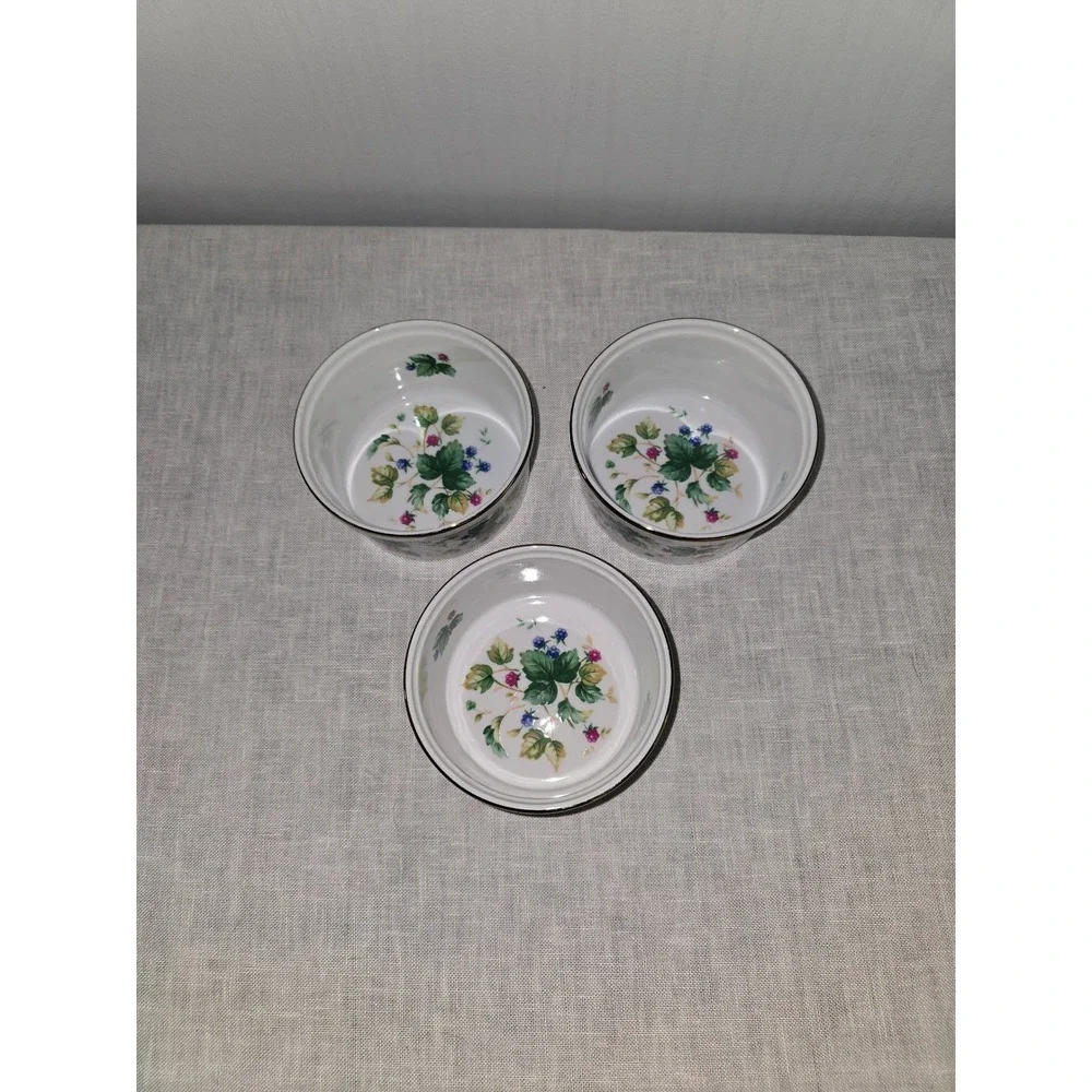 Andrea by Sadek Vineyard Ramekins White Floral Berry Set of 3 OS Excellent